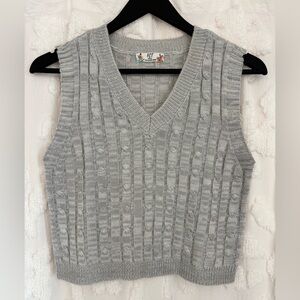 FTC Gray V-Neck Cropped Sweater Vest Women’s Medium